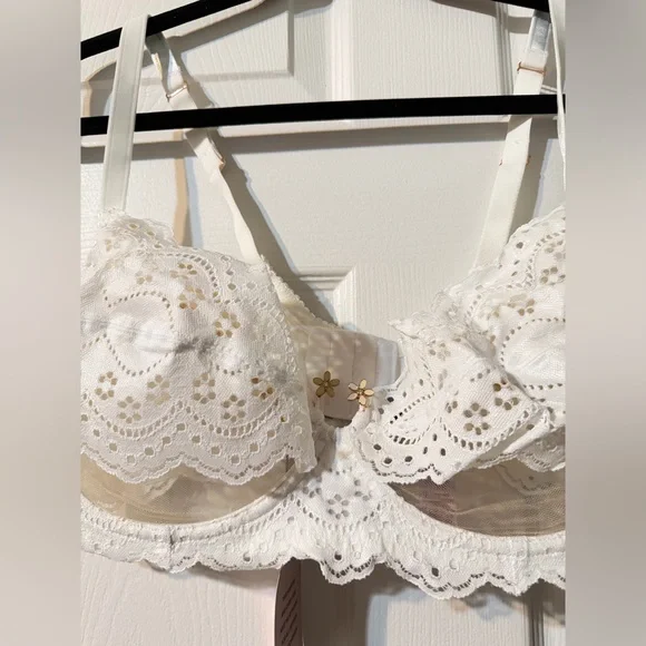 Lace Underwire Bra in White - SXF - Picture 3 of 14